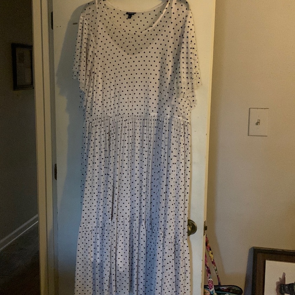 Torrid maxi dress size 6 cream with black mini hearts